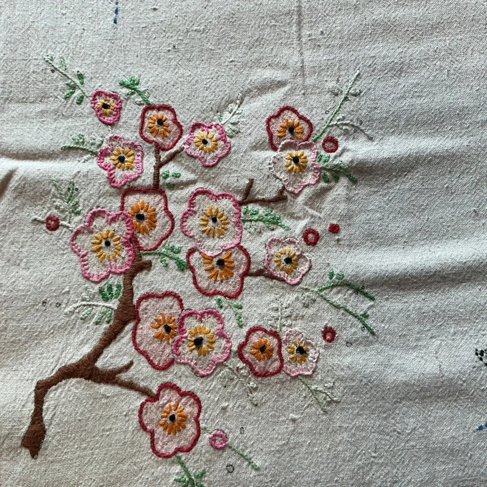 Vintage Hand Embroidered Tablecloth Pagoda Blossom Asian Floral 36x30 Linen‎